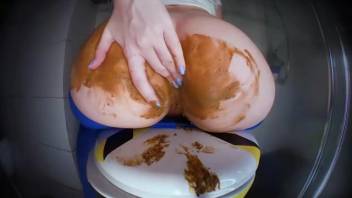Huge butt spreading feces